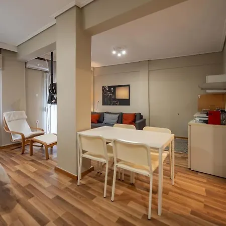 άνετο κεντρικό διαμέρισμα. Apartamento Larissa